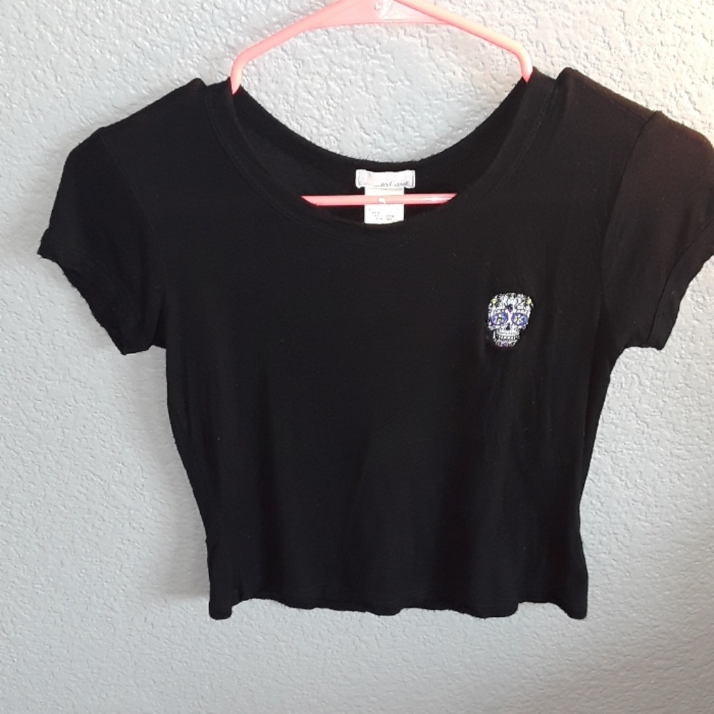 cropped black t shirt